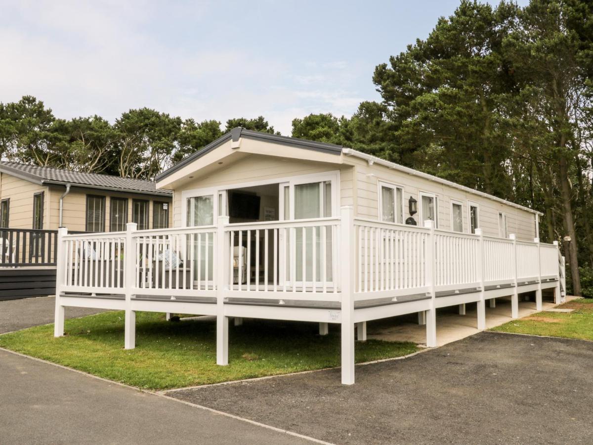The Rodley Pines Villa Scarborough Bagian luar foto