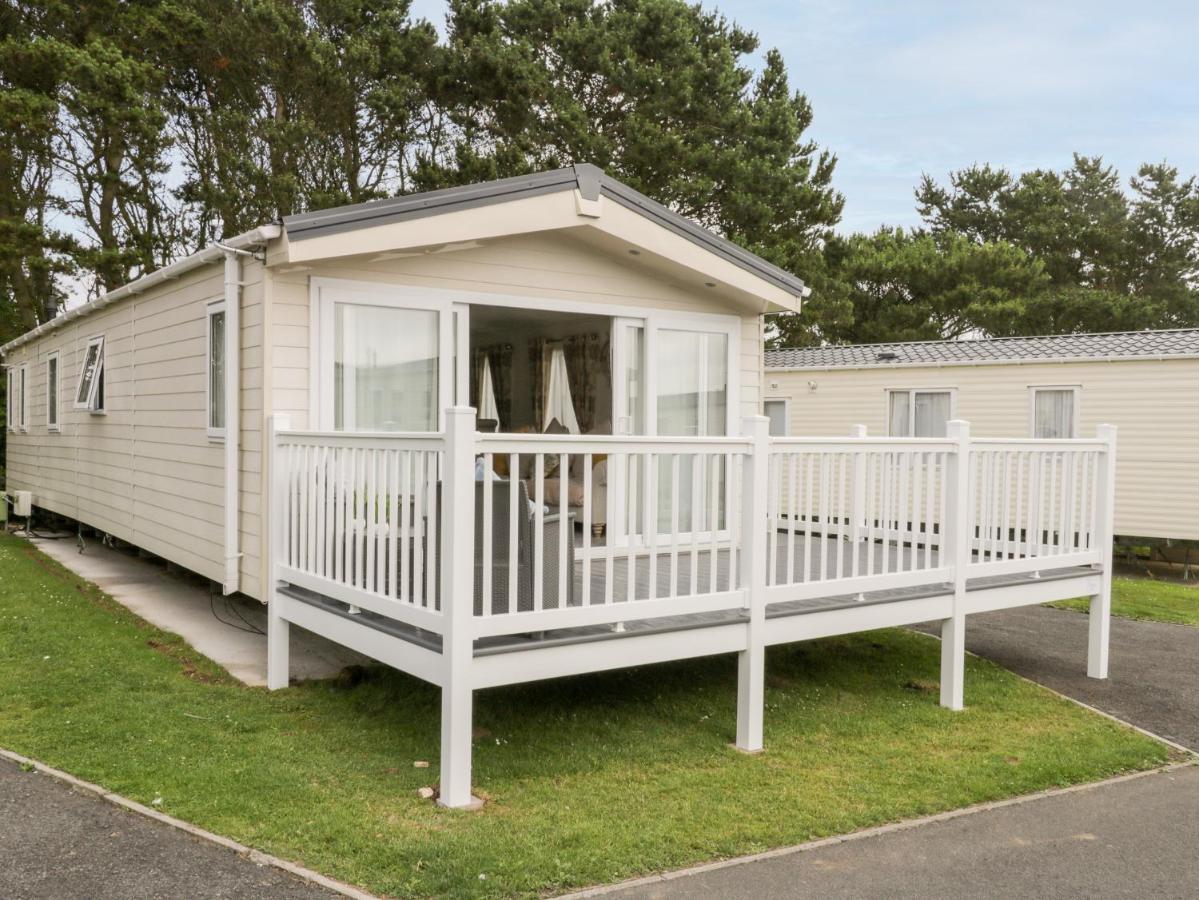 The Rodley Pines Villa Scarborough Bagian luar foto